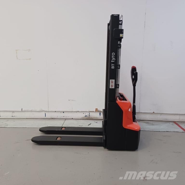 BT SHE100 Ръчни палетни товарачи