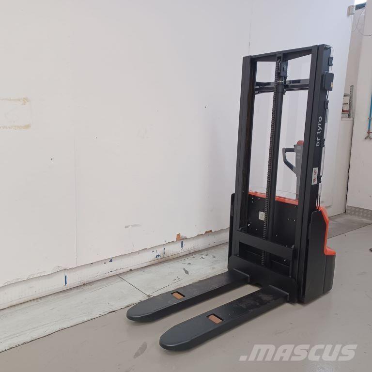 BT SHE100 Ръчни палетни товарачи