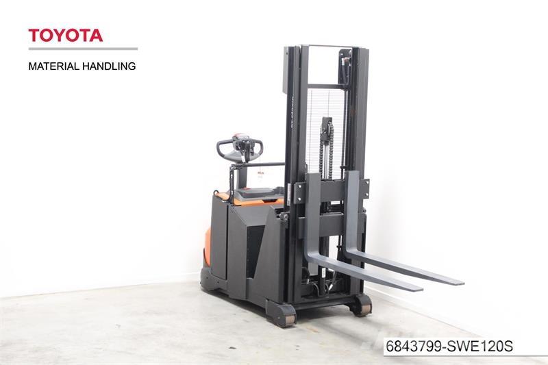 BT SWE120S Колички високоповдигачи с теглич