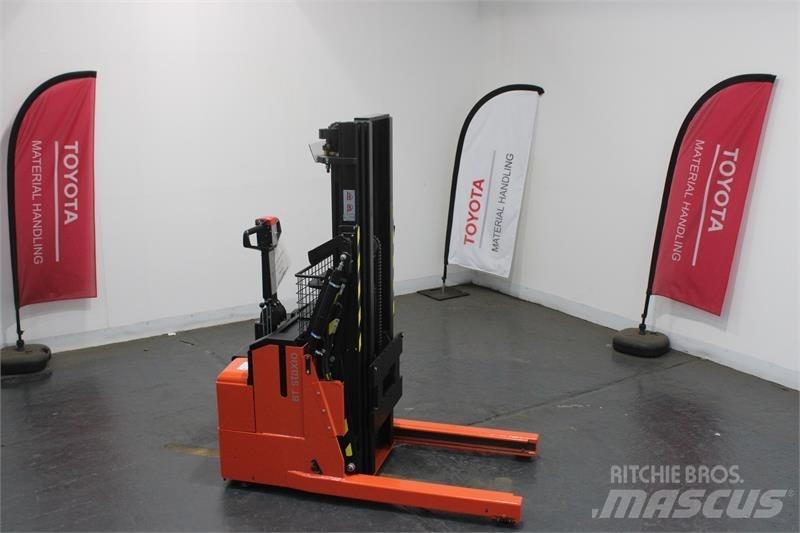 BT RWE120 Ръчни палетни товарачи