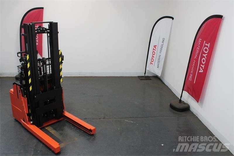 BT RWE120 Ръчни палетни товарачи