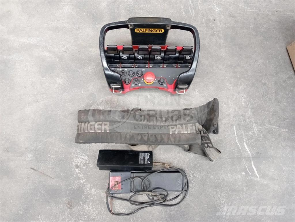 Palfinger PK 23500 Товарещи кранове