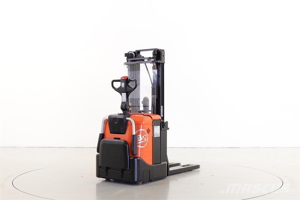 BT SPE125 Колички високоповдигачи с теглич