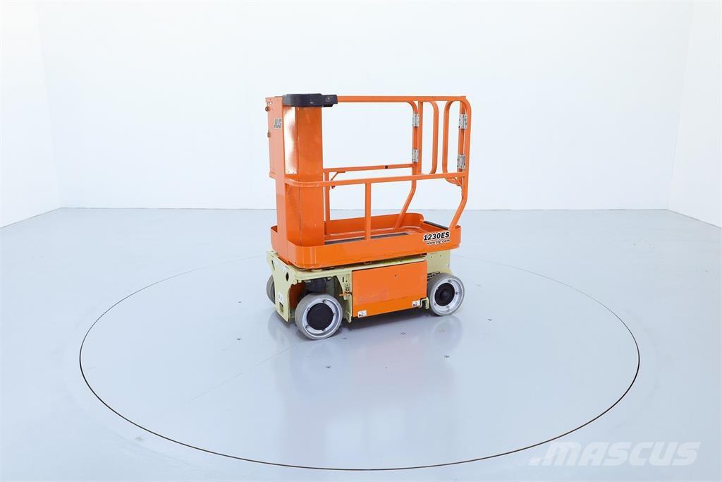 JLG 1230ES Вертикални мачтови повдигачи
