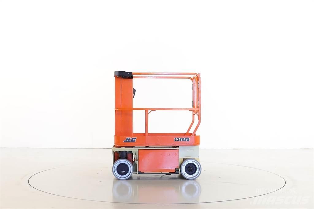 JLG 1230ES Вертикални мачтови повдигачи
