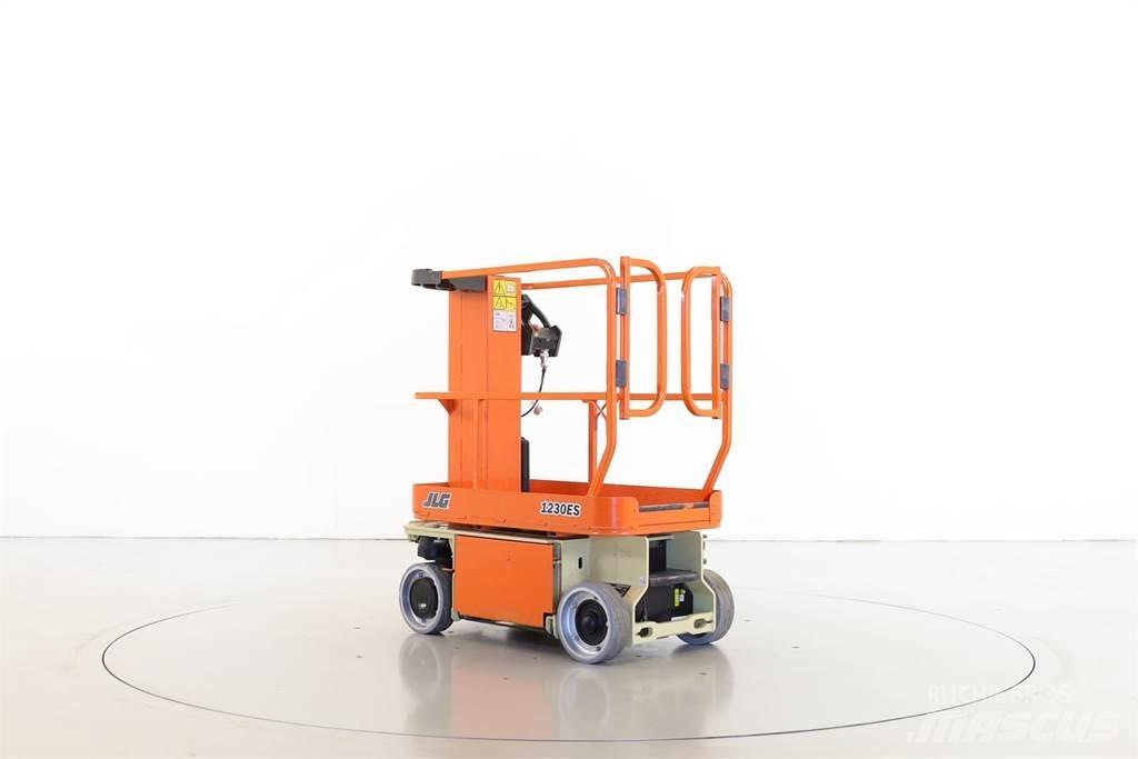 JLG 1230ES Вертикални мачтови повдигачи
