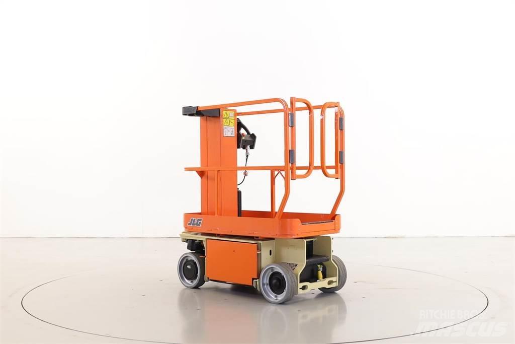 JLG 1230ES Вертикални мачтови повдигачи
