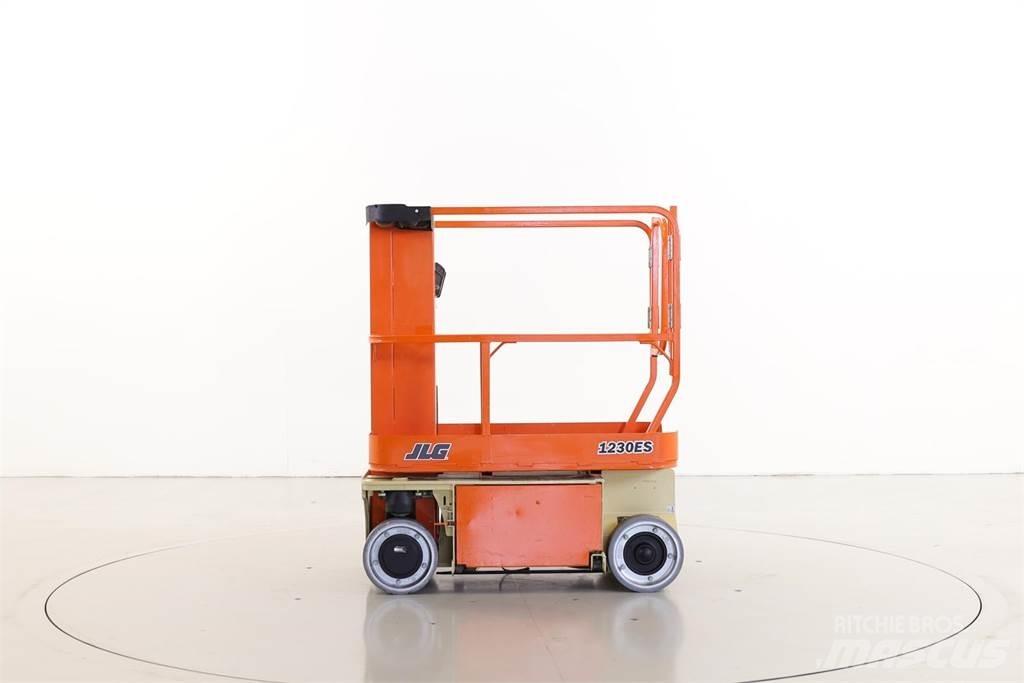 JLG 1230ES Вертикални мачтови повдигачи
