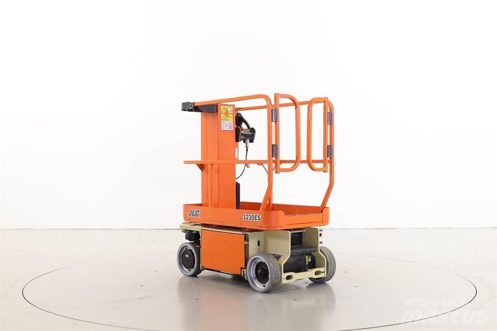JLG 1230ES Вертикални мачтови повдигачи
