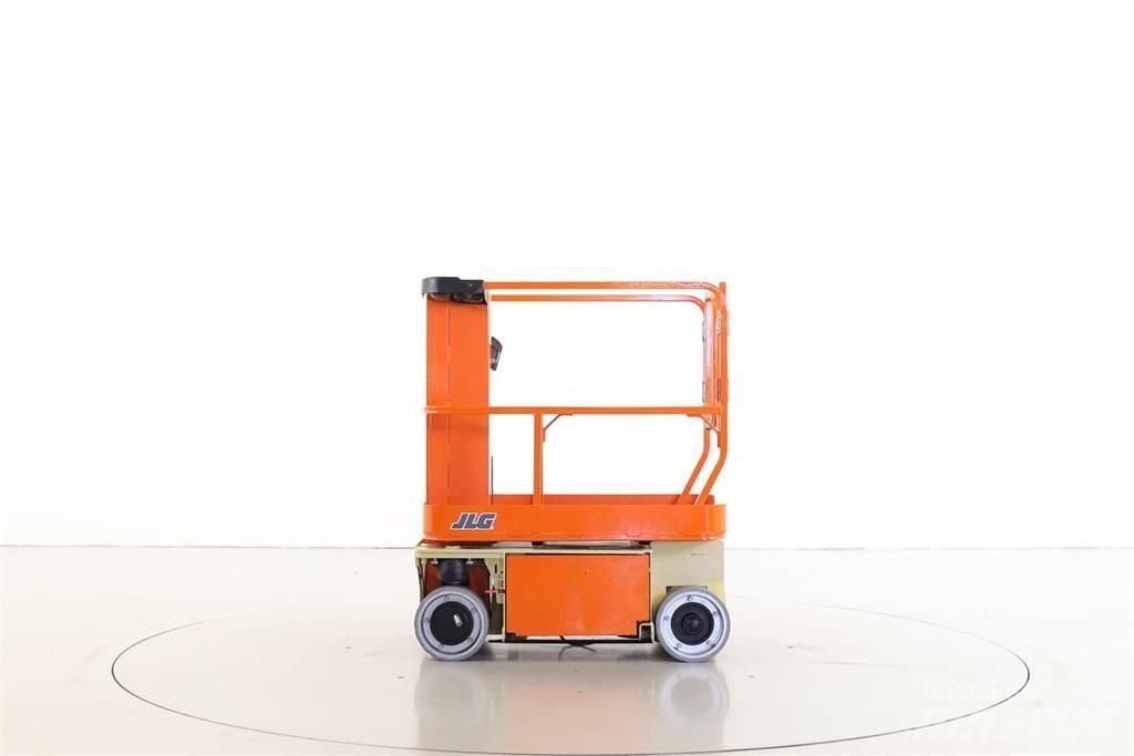 JLG 1230ES Вертикални мачтови повдигачи
