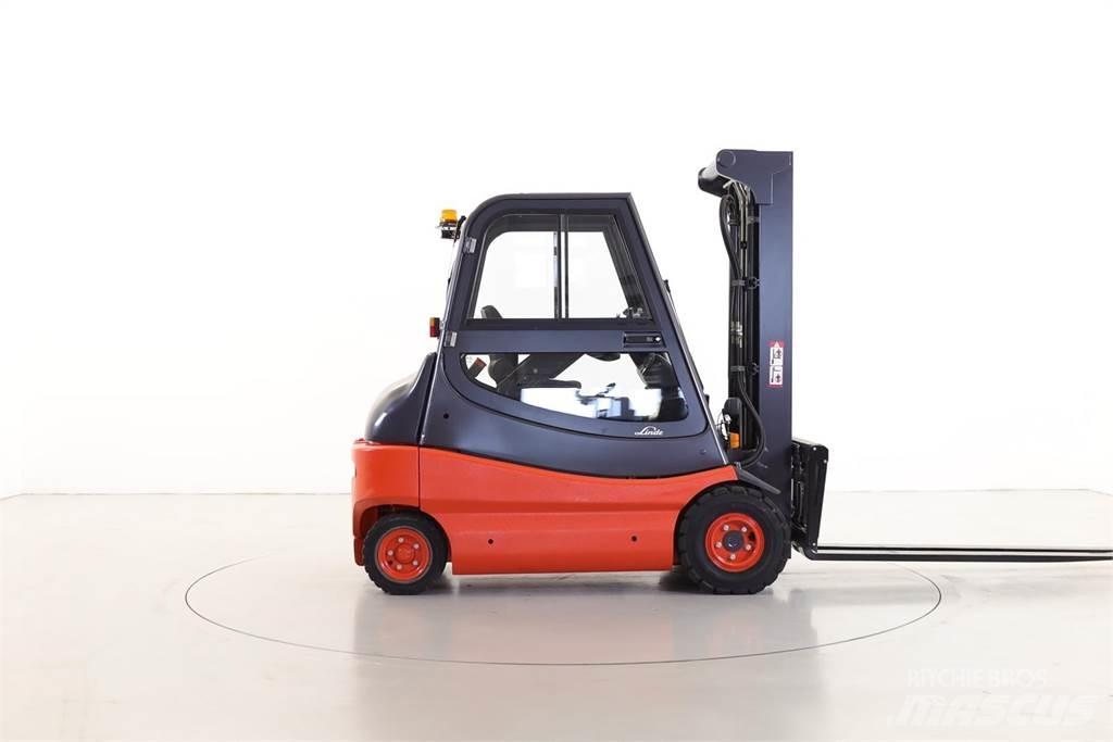 Linde E30-02/336 Електрически вилични кари-повдигачи