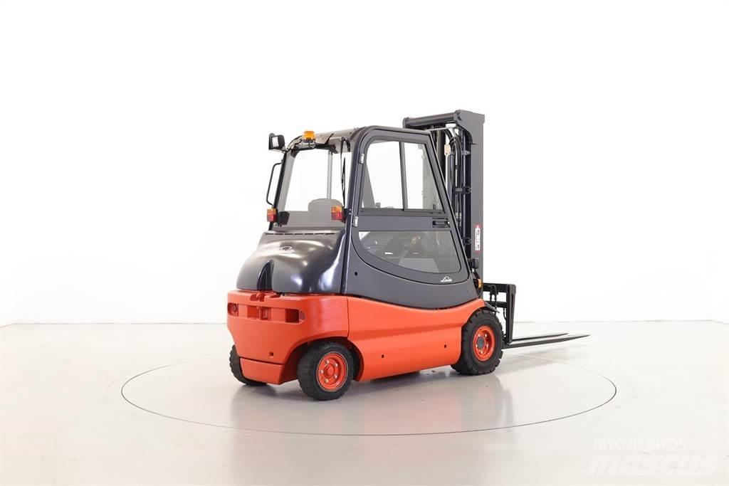 Linde E30-02/336 Електрически вилични кари-повдигачи
