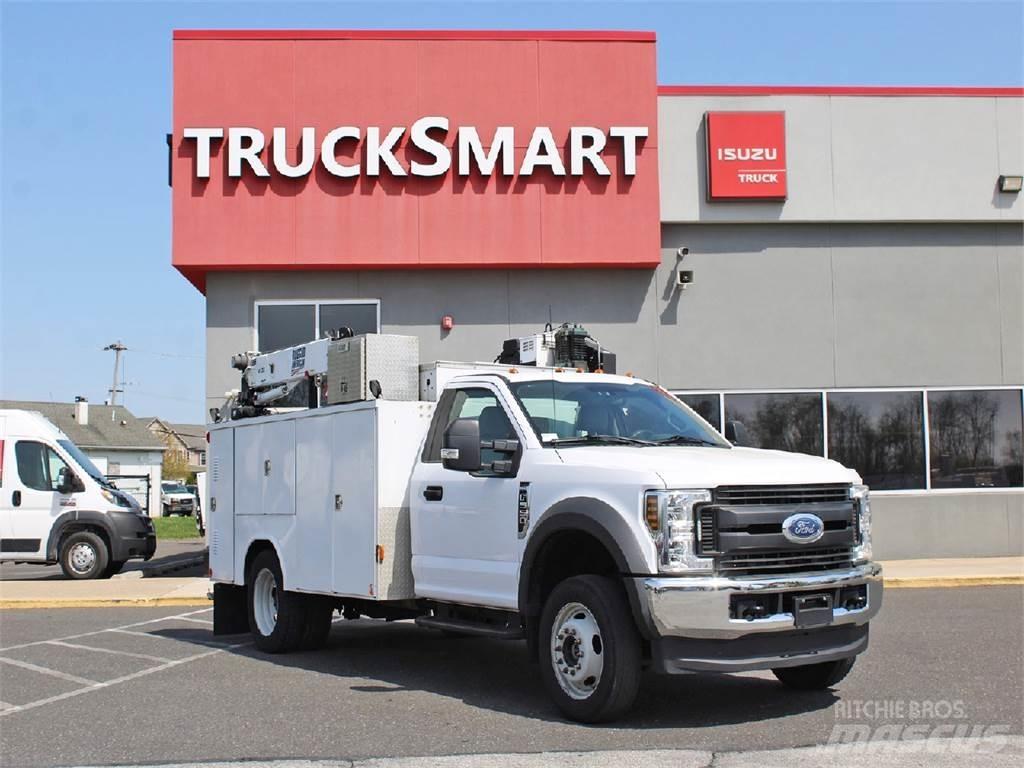 Ford F550 Общински/универсални превозни средства

