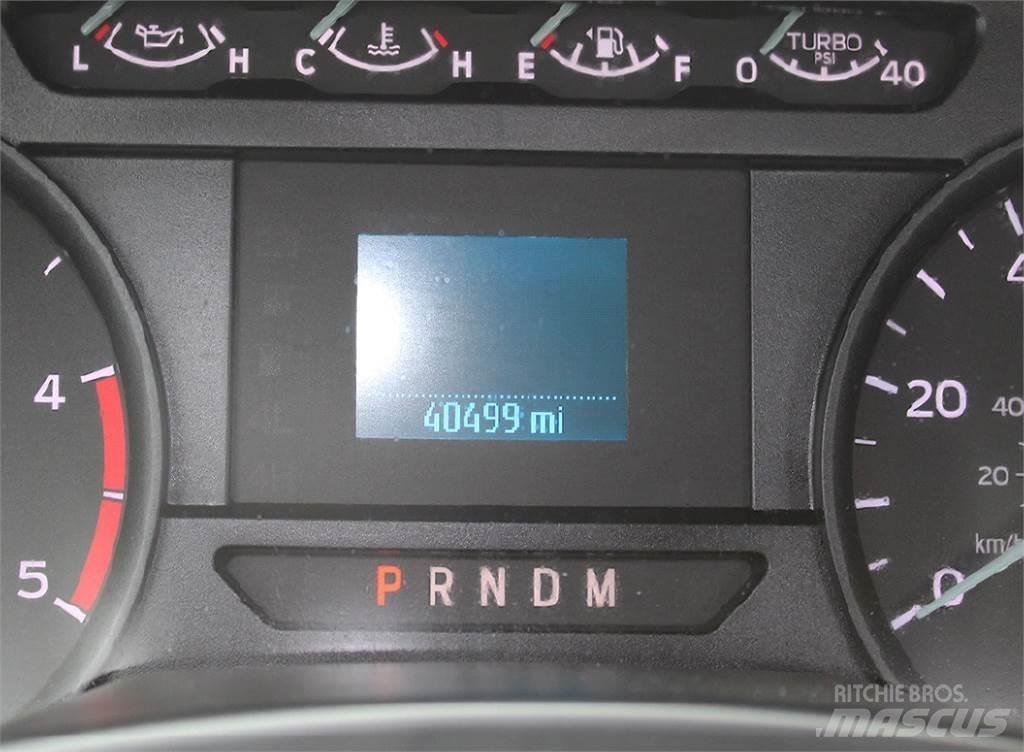 Ford F550 Общински/универсални превозни средства
