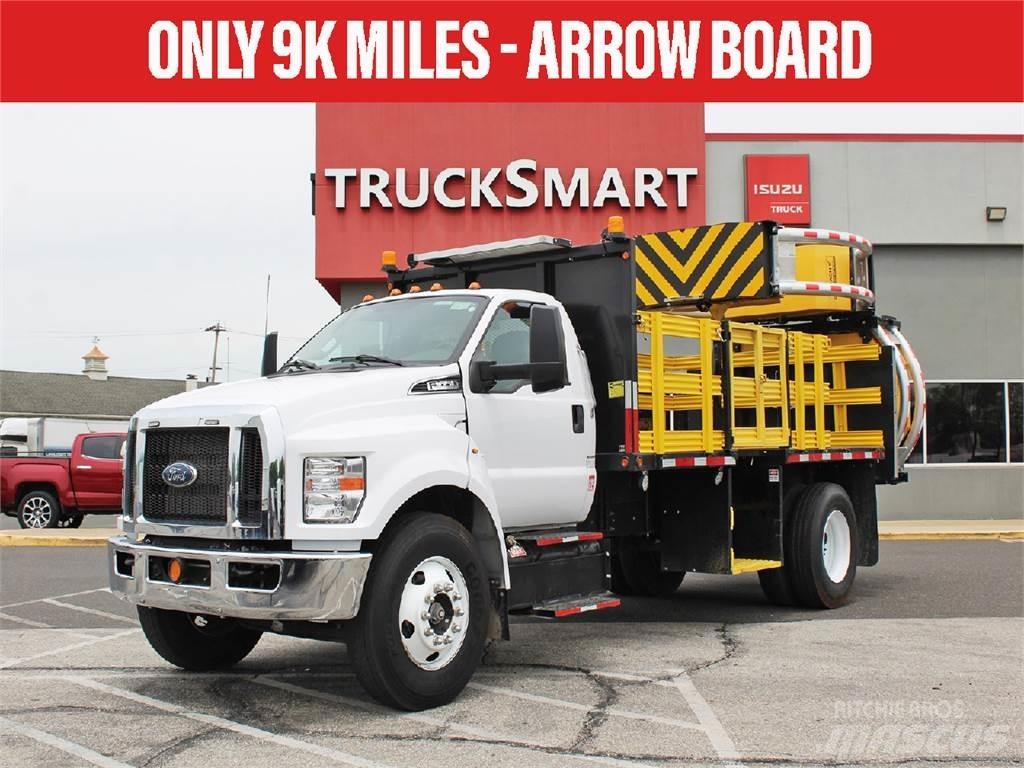 Ford F650 Общински/универсални превозни средства
