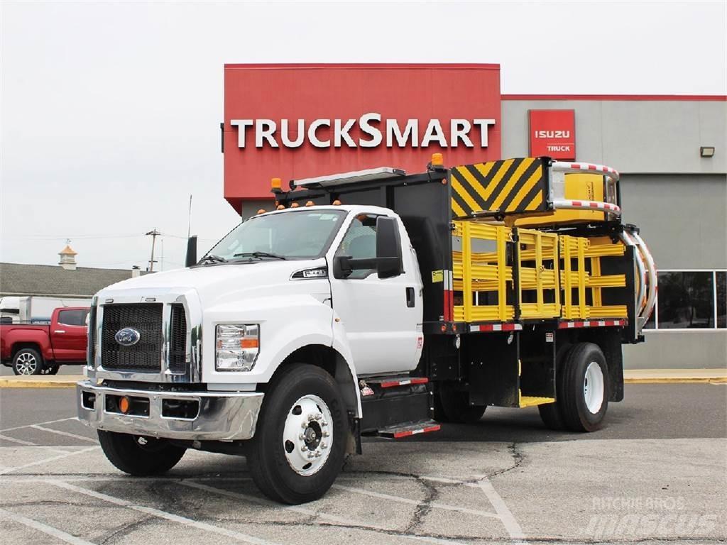 Ford F650 Общински/универсални превозни средства
