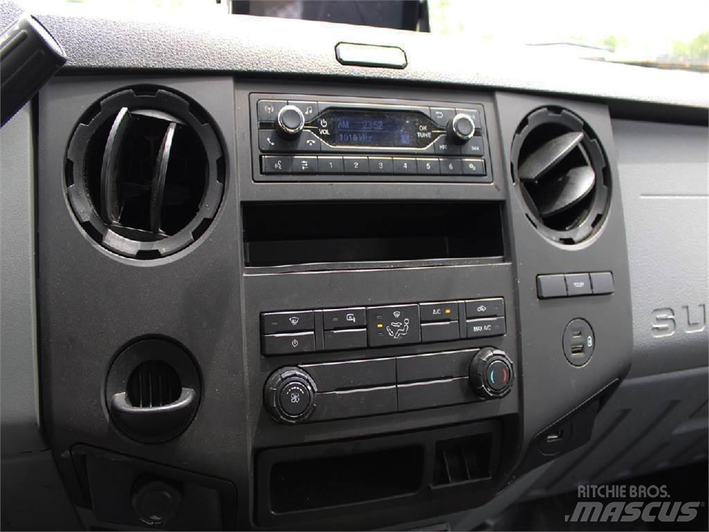 Ford F650 Общински/универсални превозни средства
