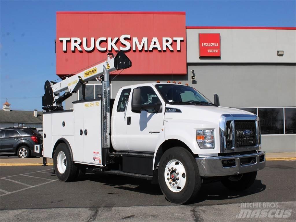 Ford F750 Общински/универсални превозни средства
