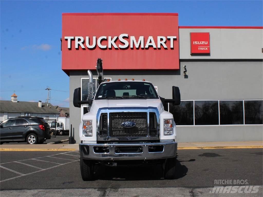 Ford F750 Общински/универсални превозни средства

