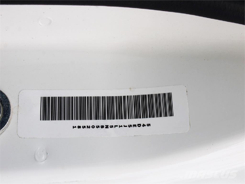 Isuzu NQR Автофургони