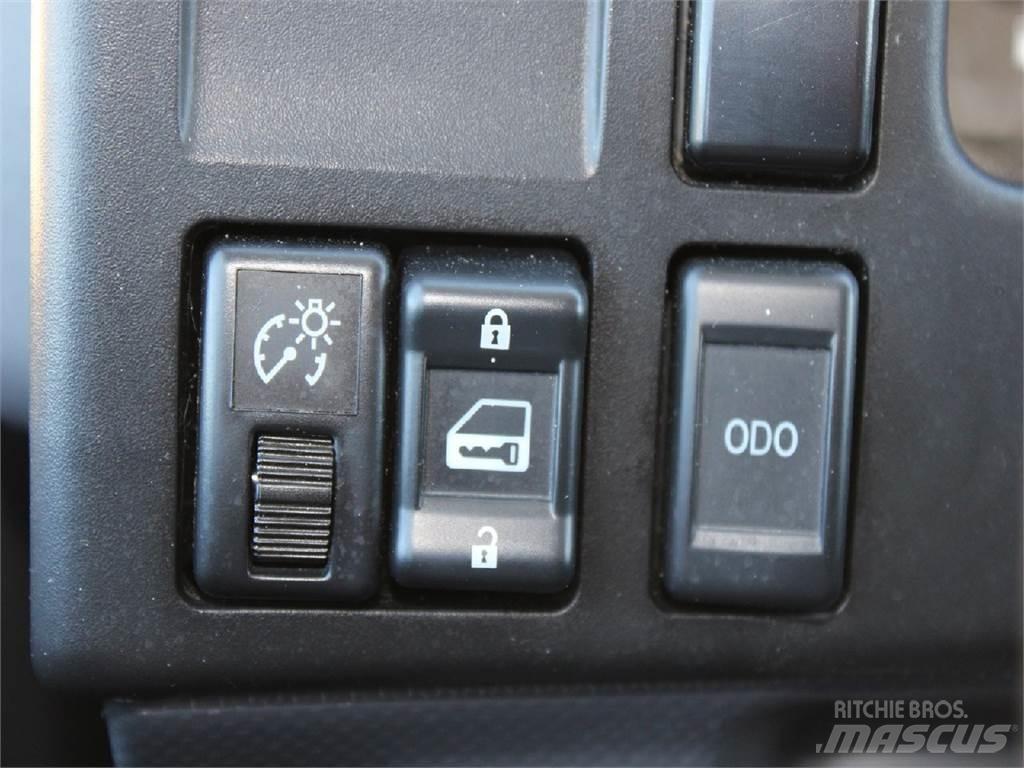 Isuzu NRR Самосвал