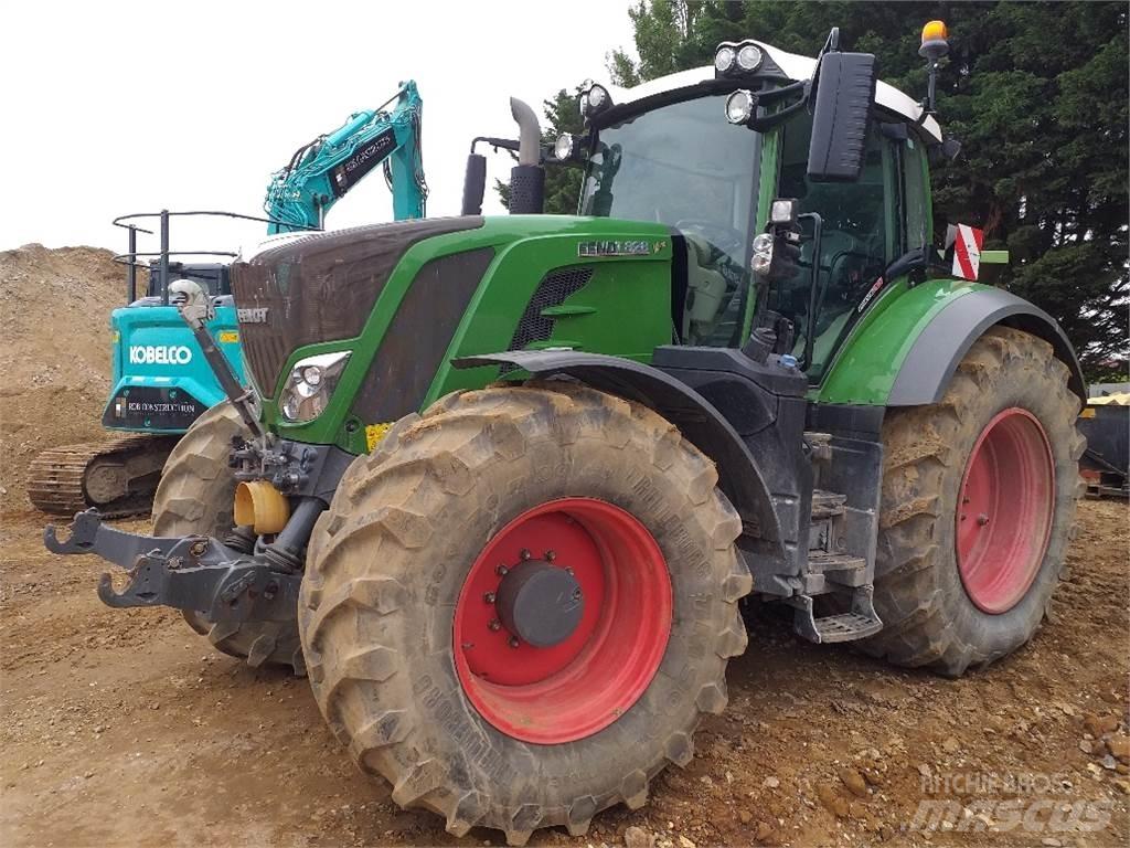 Fendt 828 VARIO Трактори