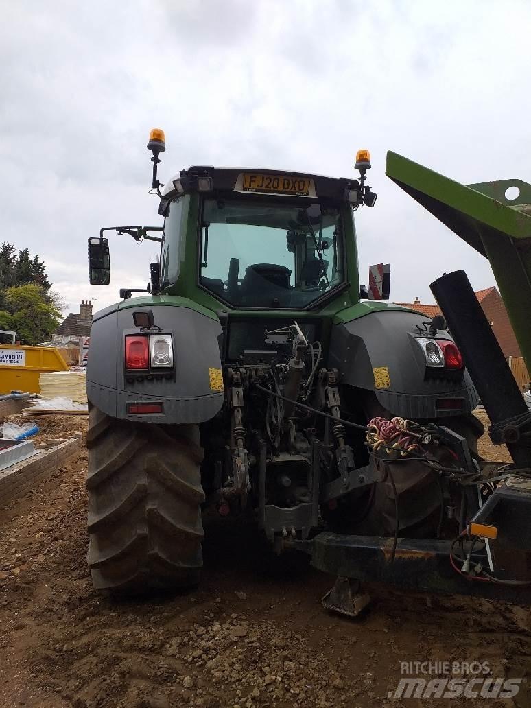 Fendt 828 VARIO Трактори