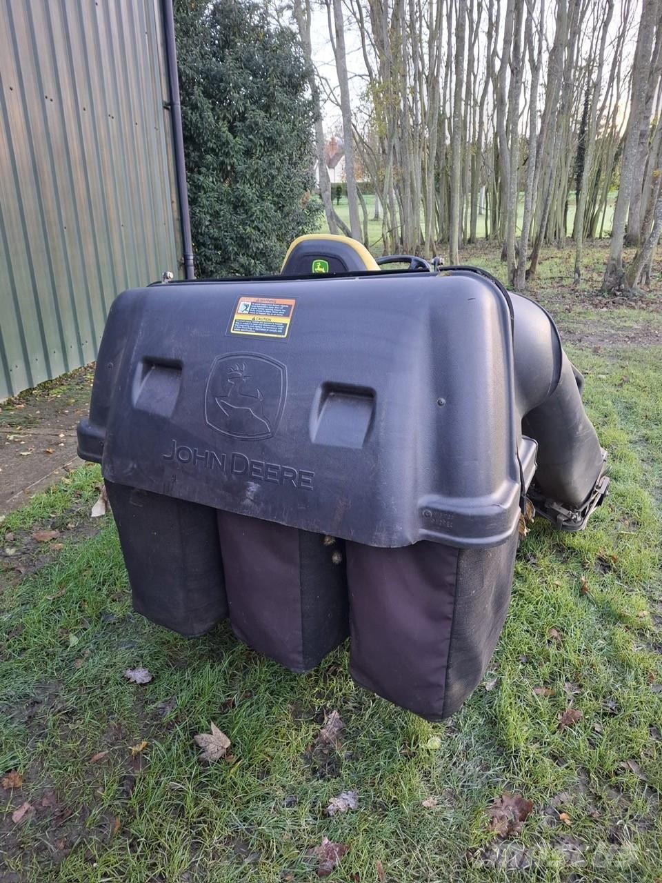 John Deere X750 Косачки