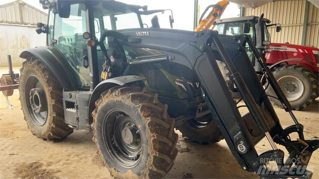 Valtra G135A Трактори