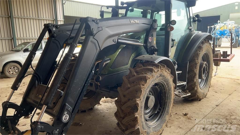 Valtra G135A Трактори