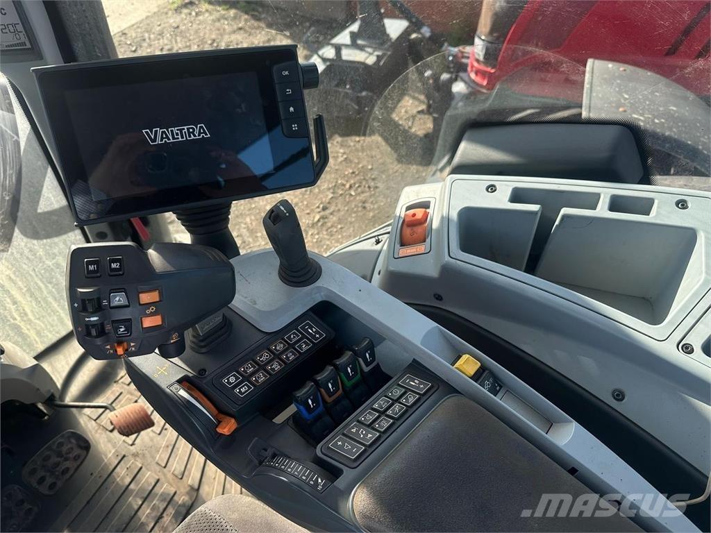 Valtra T234D Трактори