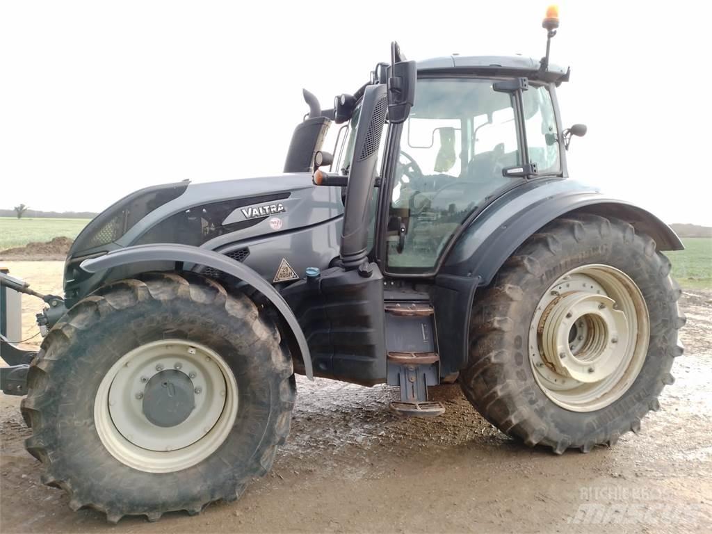 Valtra T254V Трактори