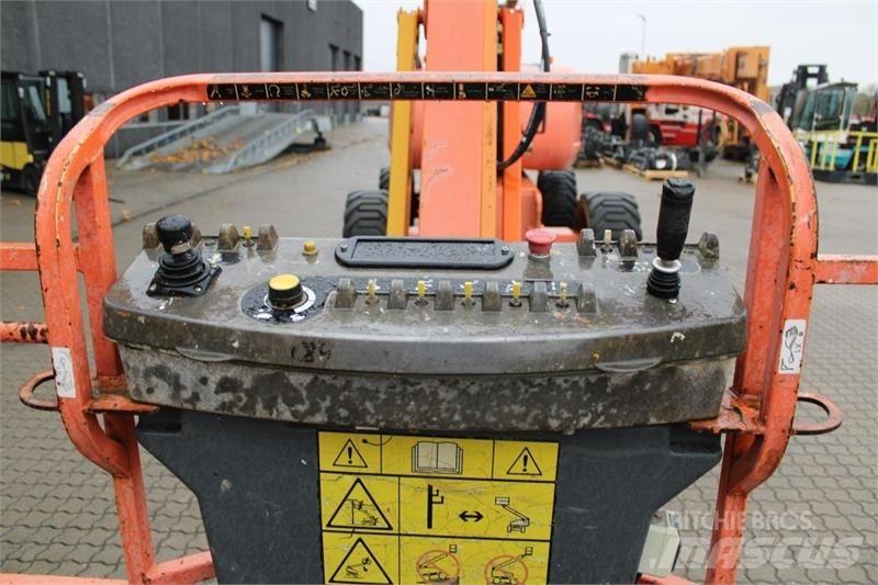 JLG 800AJ Съчленени стрелови подемници