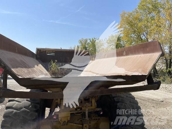CAT D400D Дъмпери/моторни превозни средства