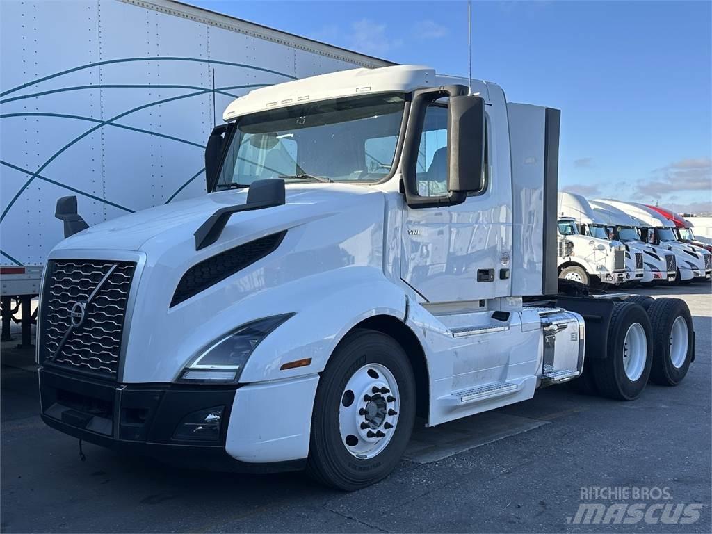 Volvo VNL300 Влекачи
