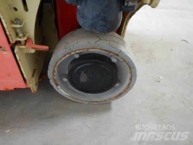 JLG 1230ES Вертикални мачтови повдигачи
