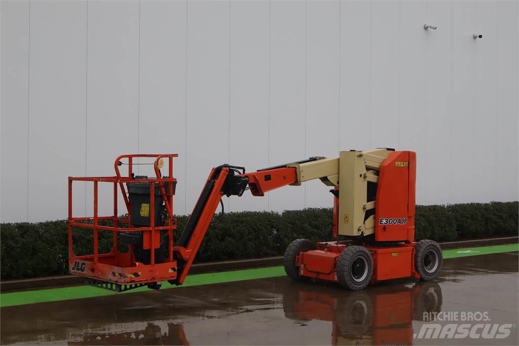 JLG E300AJP Съчленени стрелови подемници