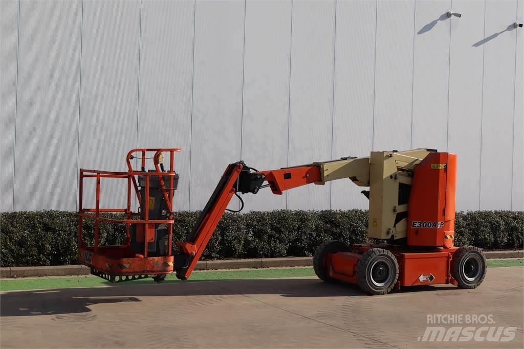 JLG E300AJP Съчленени стрелови подемници
