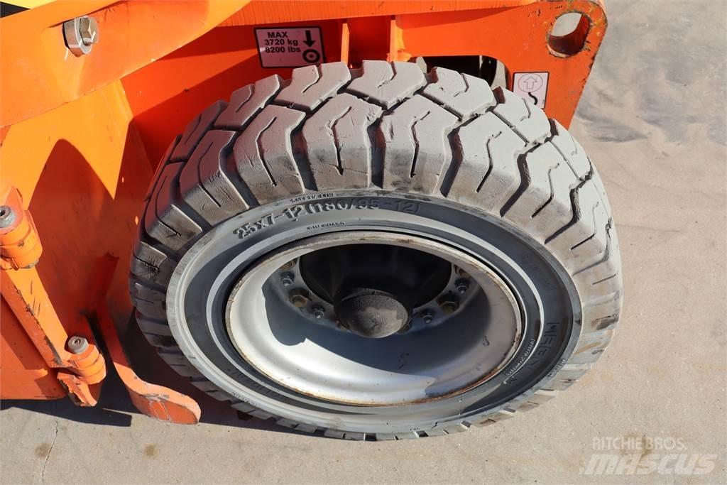 JLG E300AJP Съчленени стрелови подемници