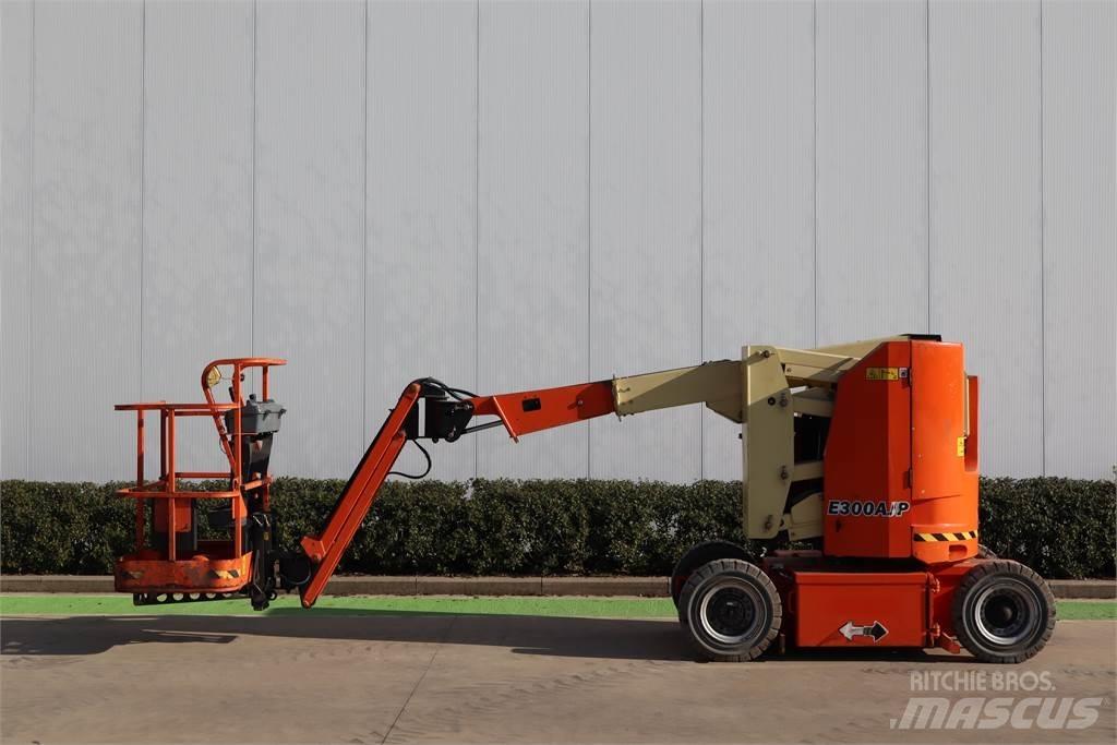 JLG E300AJP Съчленени стрелови подемници
