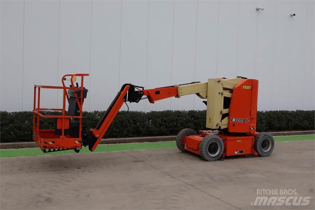 JLG E300AJP Съчленени стрелови подемници