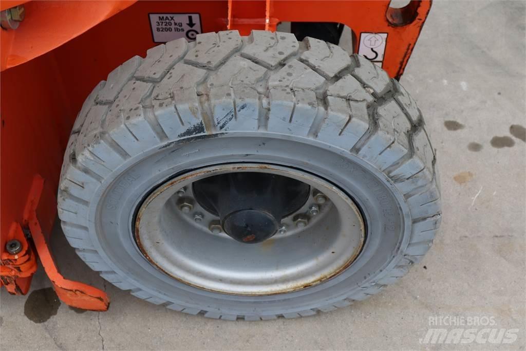 JLG E300AJP Съчленени стрелови подемници