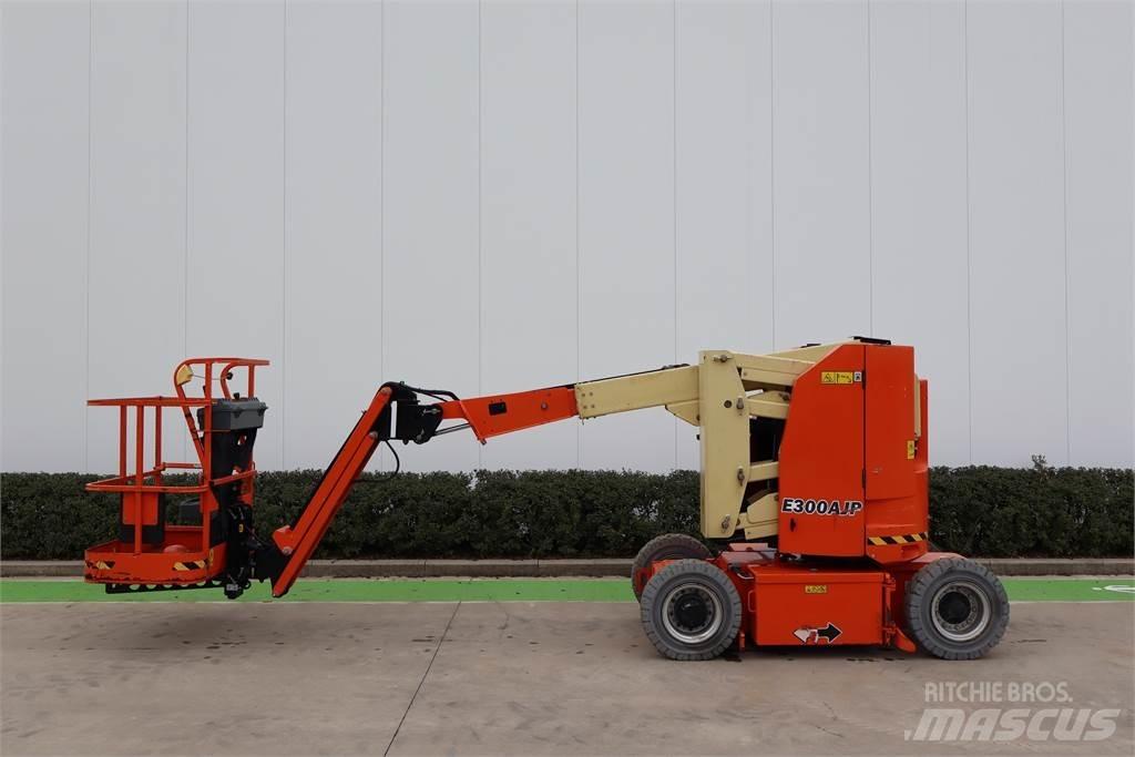 JLG E300AJP Съчленени стрелови подемници