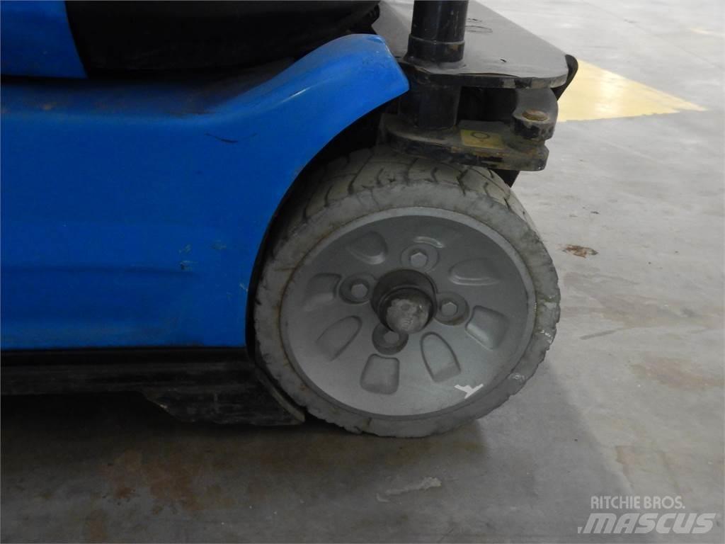 Manitou 100VJR Вертикални мачтови повдигачи
