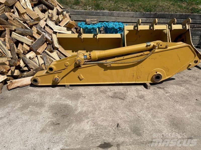 CAT 320 Стрели и рамена
