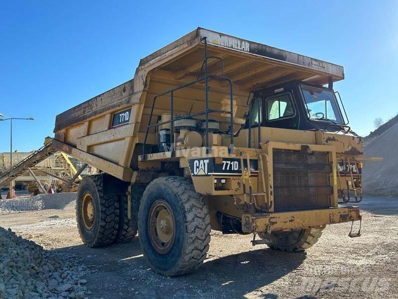 CAT 771D Твърди самосвали
