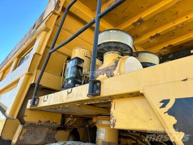 CAT 771D Твърди самосвали

