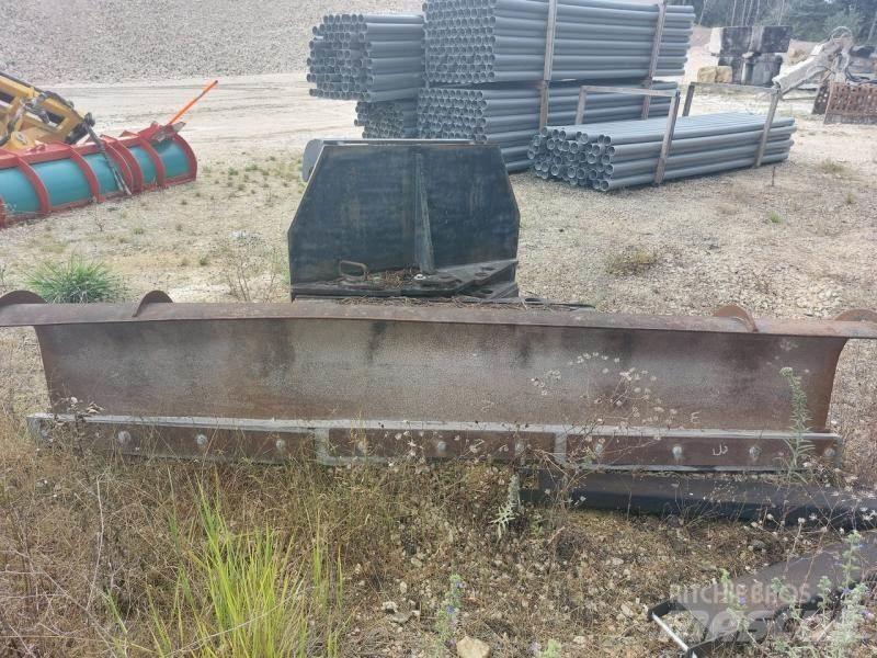 CAT 938 Плуг