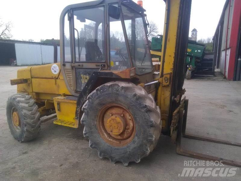 JCB 930 Камиони за херавни местности