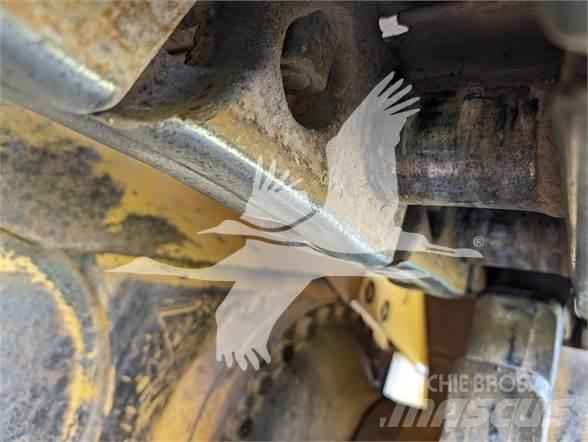 CAT D8T Верижни булдозери

